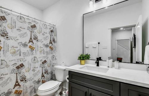 Modern Luxury retreat in downtown - Photo 30