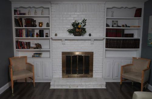 Stylish 4BR Prime Location Close to All! - Foto 25