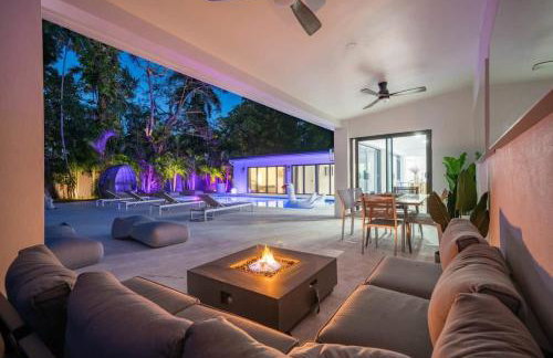 Luxury Villa Azure with Heated Pool 20 minutes to Beach - Foto 2