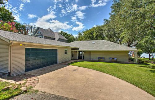 Remodeled Cedar Creek Lake Retreat with Fire Pit! - Foto 37