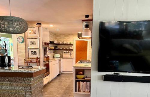 Swanky Midcentury Ranch - Foto 12