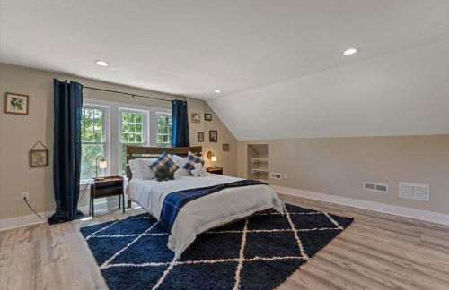 5bd Movie Theater - 7mins to UND - Backyard BBQ - Foto 2