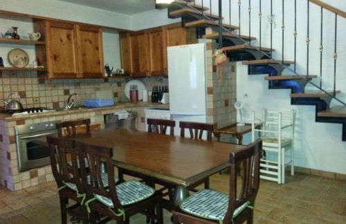 Refurbished 3 Bedroom Farmhouse in Emilia - Photo 28