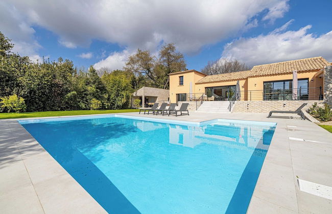 Modern Villa With Heated Pool and Garden - Foto 26