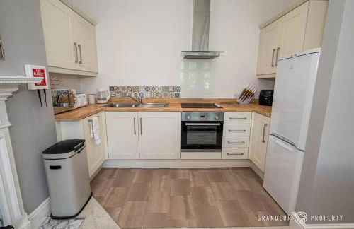 Park Views by Grandeur Property - Photo 11