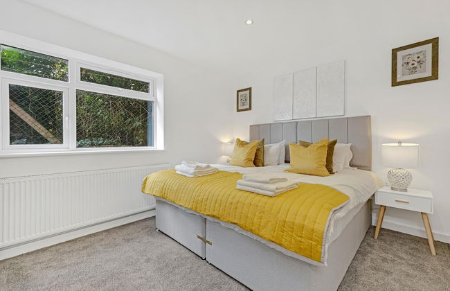 St Martins House Luxury Apts. Ruislip - Photo 3