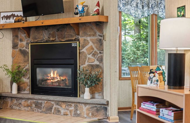 Harmony Ridge by Avantstay Fireplace, Large Deck & Forest Views - Foto 7