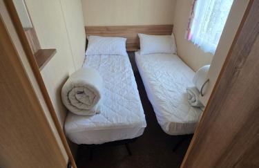 JY Holiday Caravans Wales, Oakfields Towyn Coastal Caravan Sleeps 6 - Foto 3