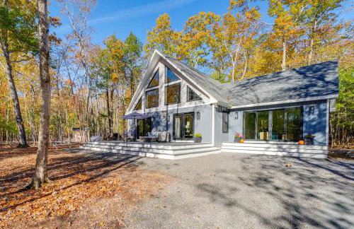 Beaches, Golf and More Family Home on Frye Island! - Foto 1