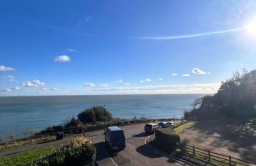 The Beach Retreat - Photo 2