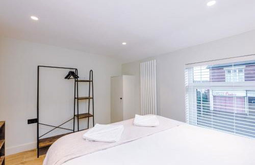 Foden's House by YourStays - 2 Bedroom Cottage in Sandbach with gorgeous dining room extension, High end finish - Foto 34