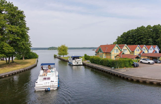 Cozy Holiday Home with Wood Burning Stove near Water - Foto 10