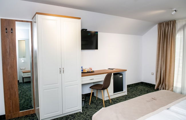 Agora Boutique - Photo 32