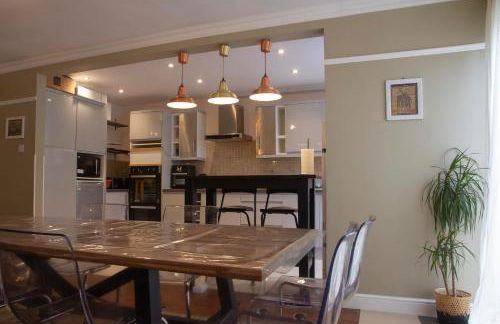 Spacious 4-bedroom Townhouse with Garden- Perfect for Groups! - Foto 20