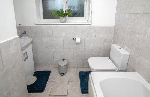 Sittingbourne Lodge, free car park - 4 Cars - Photo 30