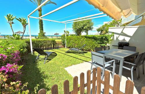 On Beach Deluxe Apartment with Pools and own Garden - Foto 31