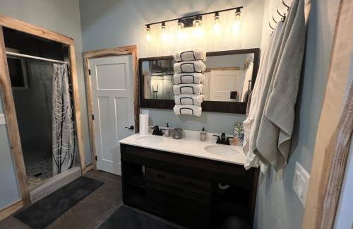 Designer Lake Cabin- HotTub, Sauna & Massage Chair - Foto 59