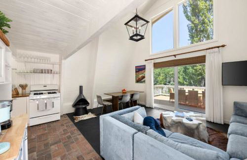 Scout's Lakehouse Retreat by Colby & Conrad - Foto 10