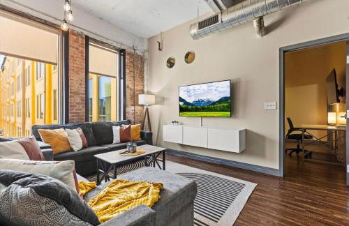 Heart of Downtown Dallas 2BR 2BA Getaway - Photo 2