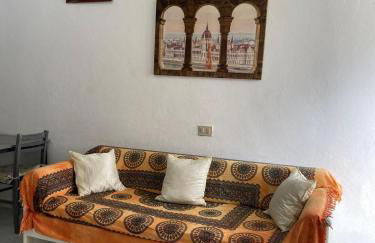 THE YELLOW HOUSE - Photo 5