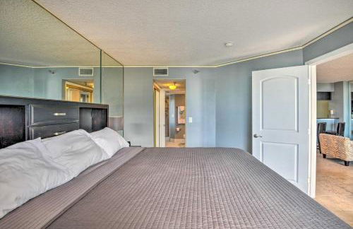 Sleek Beachfront Getaway with Community Perks! - Foto 13