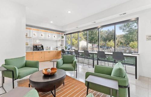 Luxury 1BD Gym Rooftop Street Parking by DT UMN - Foto 34