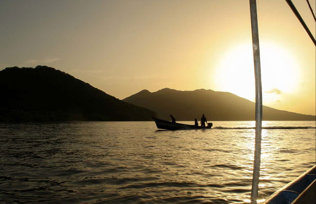 Traslado hasta La Unión en lancha rápida por el Golfo de Fonseca - Foto 1