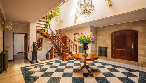 Mansión con Jacuzzi a 40 grados, gran piscina y Pádel - Photo 4