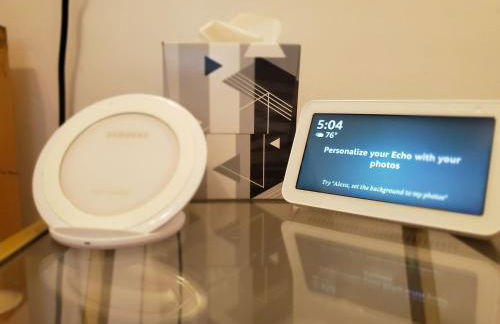 The Gold Room near downtown trains fast wifi - Photo 25