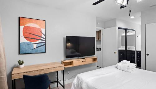 Lux Modern Pet Friendly | Pool | Hot Tub | Tennis - Photo 5