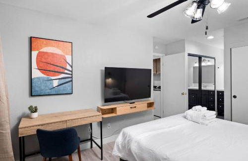 Lux Modern Pet Friendly | Pool | Hot Tub | Tennis - Photo 5