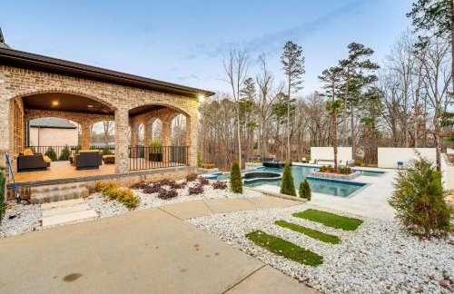 Sprawling Suwanee Home Theater, Pool, Hot Tub! - Foto 43