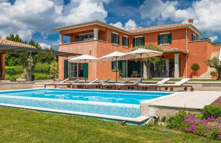 Beautiful Villa Village with tennis court in Tinj - Photo 12