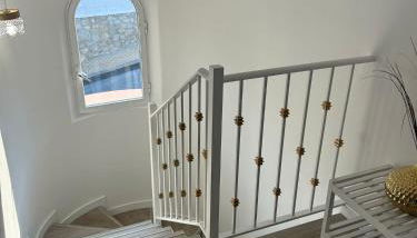 ThE WHALE HOUSE - Photo 4