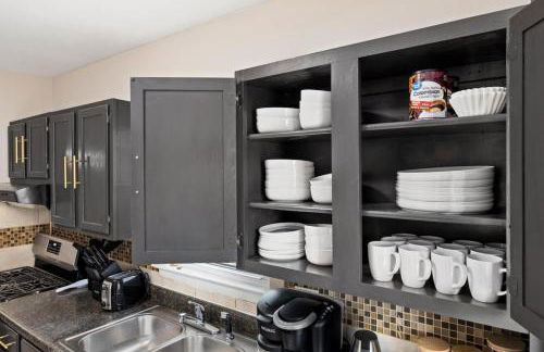 Cozy Mid Century Oasis with 2 KING beds - Foto 35