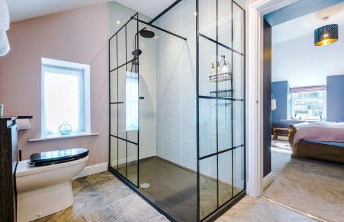 Castle Views cottage in historic village & woodfired hot tub - Photo 22