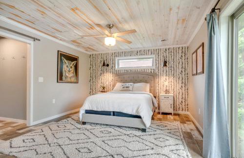 Tranquil Lakefront Cabin Fire Pit, Grill and Patio - Foto 14