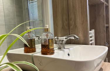 Kingfisher Lodge - Lakeside Lodge With Hot Tub - Foto 41