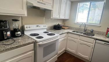 Arlington Townhouse 2 CarGarage - Photo 4