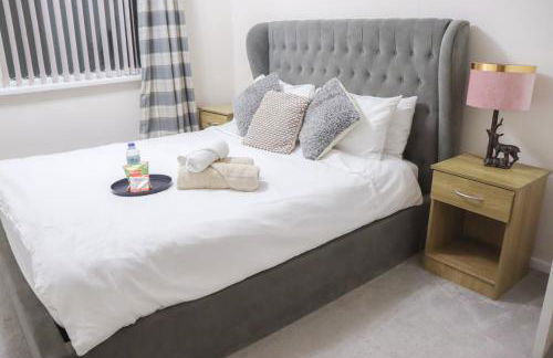 Beautiful 2 Bedroom house with big Garden & Parking fast wifi, and king size bed - Foto 15