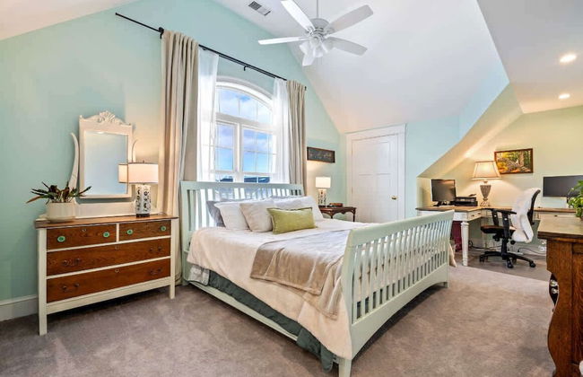 Golf-front Personal Arcade Hot tub Outdoor Kitchen - Photo 8