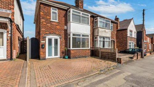 Relaxing 3 Bedroom Stay with Private TVs Near Ashby - Foto 4