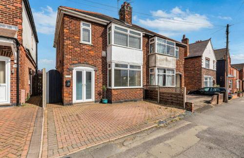 Relaxing 3 Bedroom Stay with Private TVs Near Ashby - Foto 4