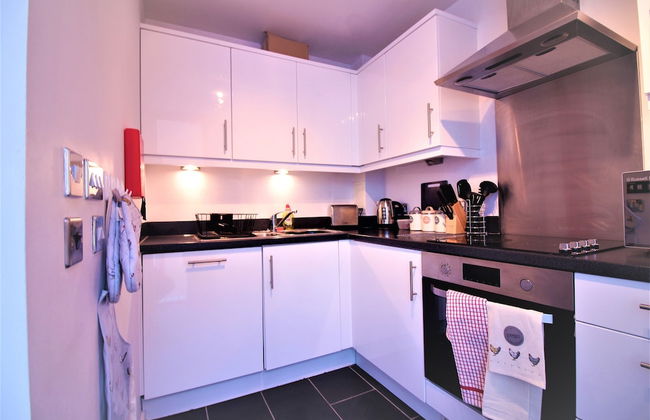 Solace Apartment Milton Keynes - Photo 10