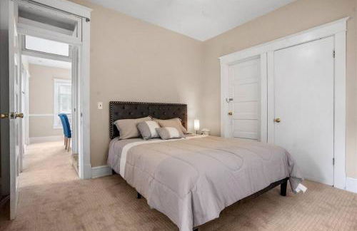 Entire Spacious Home Near DC - Photo 8