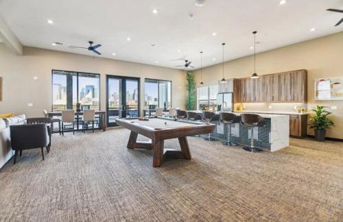 Trendy 1BR w 10ft Ceilings FREE Parking Pet Friendly - Foto 52