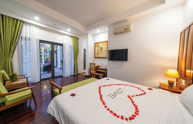 Palm River Boutique - Photo 19