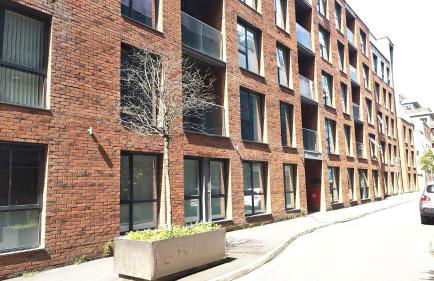 Bee City Cosy Stay - Near Train Stations and Shopping Centre with Paid Private Parking, 500Mbps Internet and Netflix - Foto 34