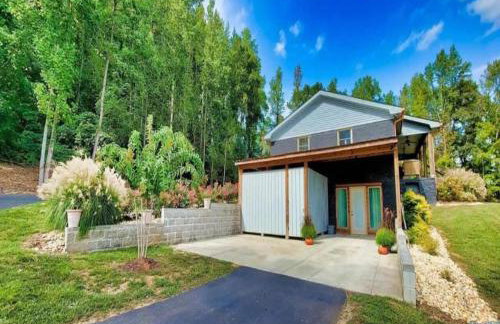 Southern Comfort Retreat with a private hot tub - Foto 23