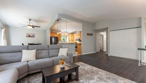 Perfect Getaway 3BR 3BA Home Close to Parks and Shopping - Foto 3